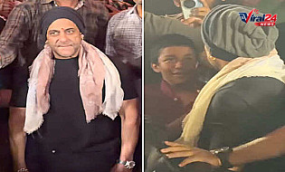 लालबागचा राजा के दर्शन करने पहुंचे सलमान खान, भीड़ में फंसे बच्चों की ऐसे की मदद