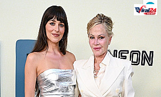 Dakota Johnson ने मां Melanie Griffith की तारीफ की, सेक्स और बॉडी इमेज पर खुलकर बात करने का दिया श्रेय